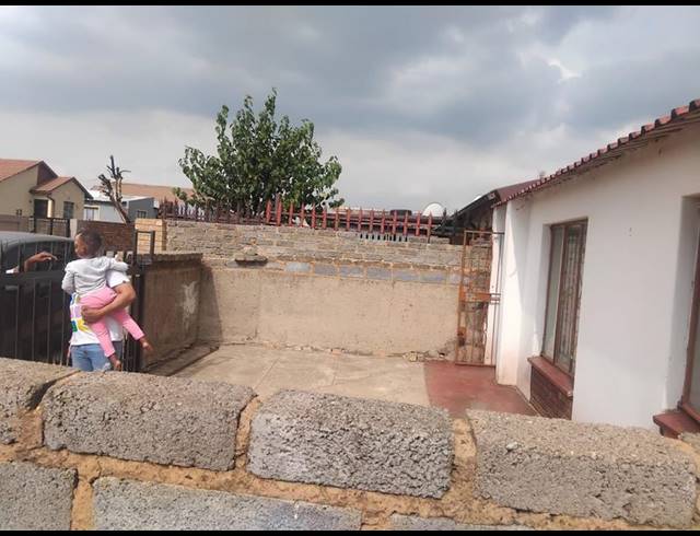 2 BEDROOM HOUSE FOR SALE IN TSAKANE